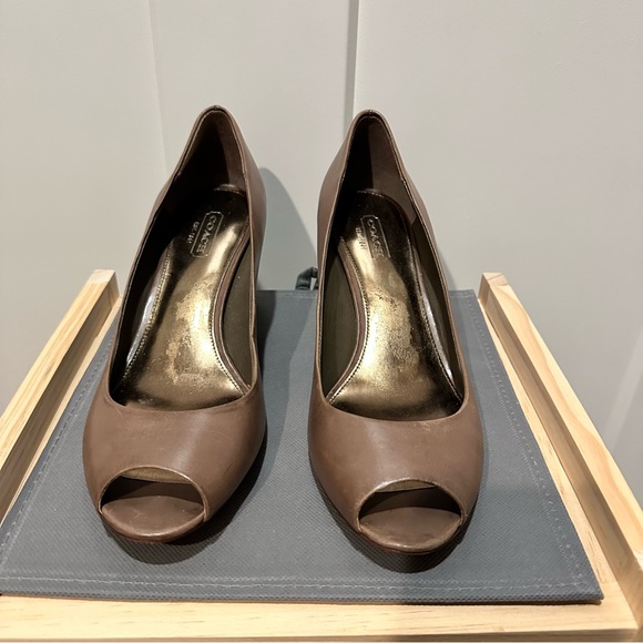 Coach wedges size 7.5 - Picture 2 of 5